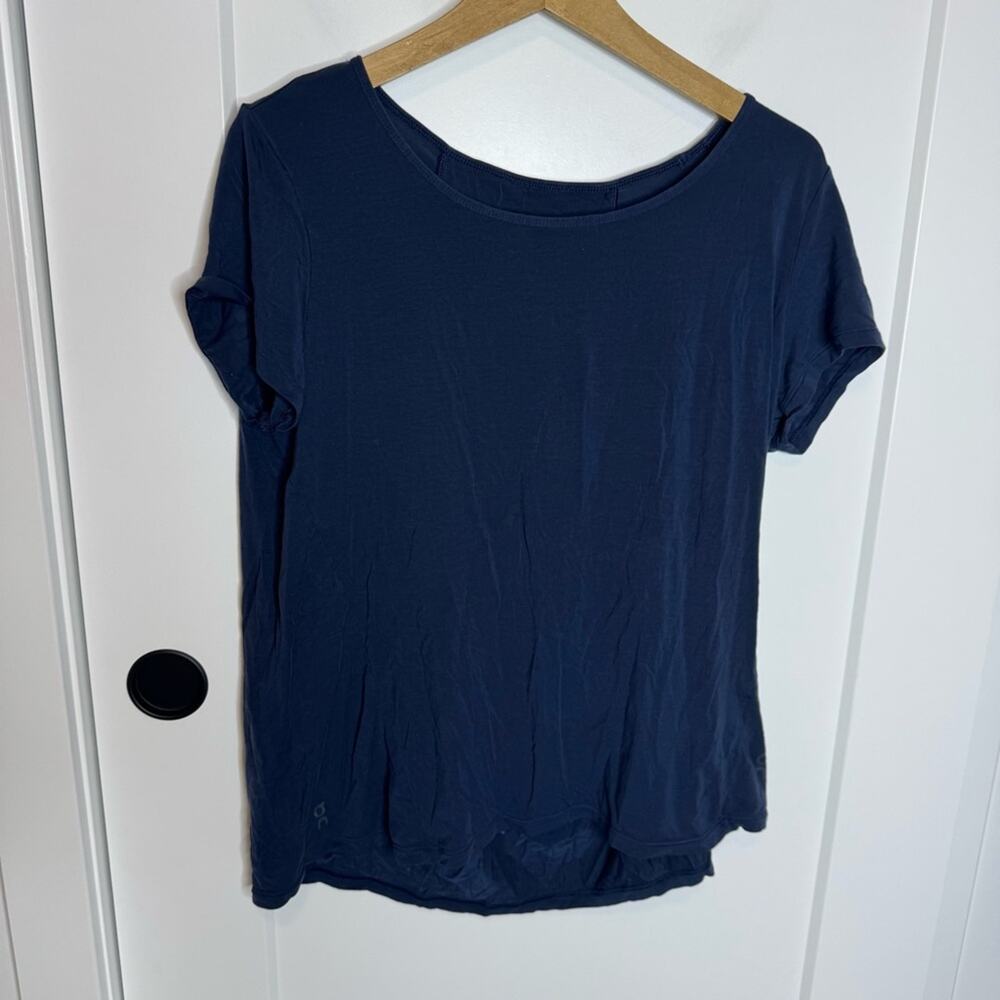 On Running Active Lightweight Keyhole T-shirt Navy Blue Size Small